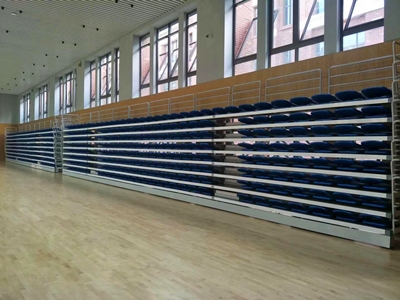 四川某中學(xué)體育運動場館電動伸縮看臺座椅安裝完成